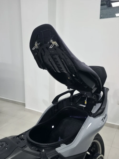 Yamaha T MAX 563 2025