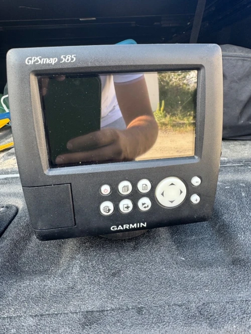 Sondeur Garmin GPSmap 585.  5 pouces 