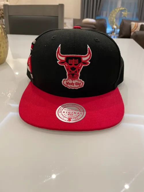 Casquette snapback noire/ rouge Mitchell & Ness Chicago Bulls Jumbotron, Origine