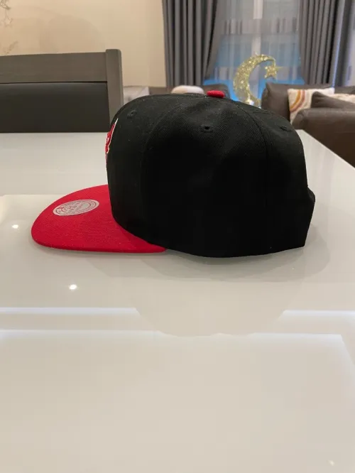 Casquette snapback noire/ rouge Mitchell & Ness Chicago Bulls Jumbotron, Origine