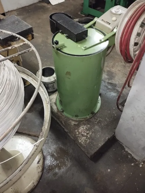 بيع مصنع كامل لصناعة البراغي و المسامير ن usine de rivets et clous 