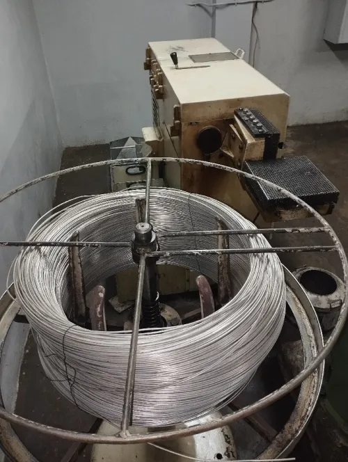 بيع مصنع كامل لصناعة البراغي و المسامير ن usine de rivets et clous 