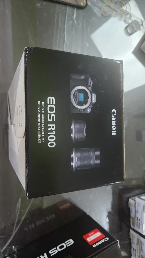 CANON EOS R100 - APPAREIL PHOTO HYBRIDE 4K + OBJECTIF RF-S 18-45MM - F/4.5-6.3 IS STM - 24,1 MLPXL - WI-FI - LCD - BALCK