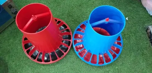 Trémie 2éme âge entièrement en plastique 20kg