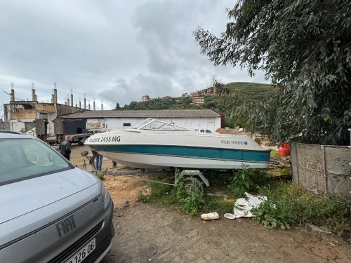 Bateau four winns