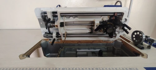 Machine a coudre JAKI