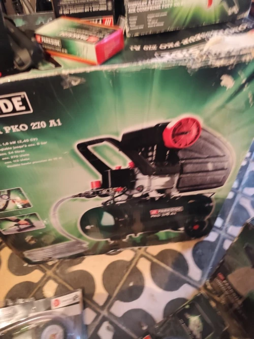 Compresseur Parkside neuf avec beaucoup d'accessoires 