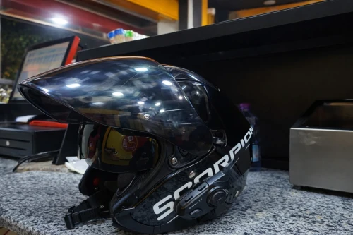 Casque moto originale france XL jdida