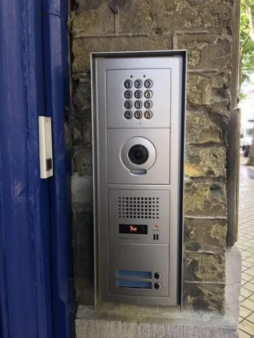 électricien bâtiment et les caméras de surveillance et les DG code