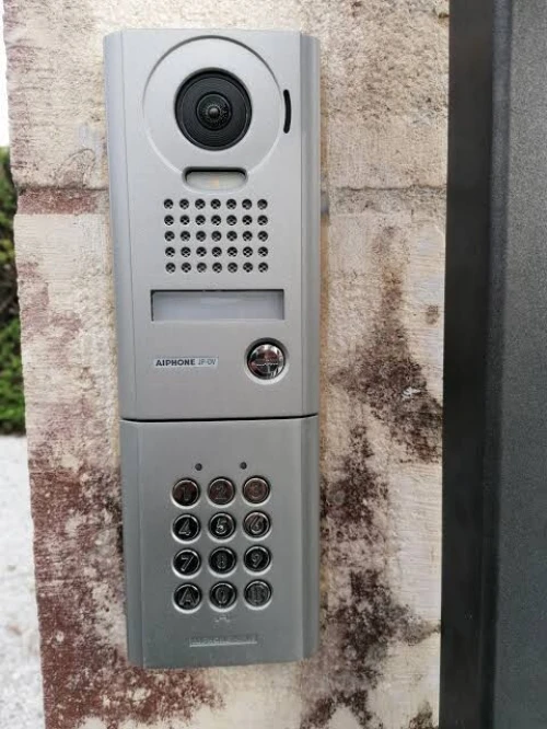 électricien bâtiment et les caméras de surveillance et les DG code
