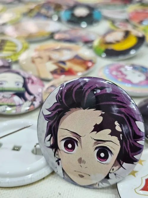 PINS EN GROS ET DETAIL