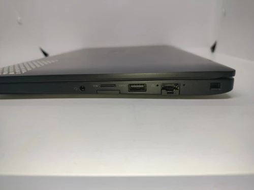 Laptop Dell Latitude 7490 14" Pouces / i7 8 ème/ RAM 16 Go DDR4 / Disque Dur SSD 256 Go / Full HD