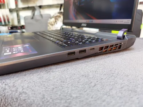 MSI VECTOR 17 HX I9 14900HX RTX 4070