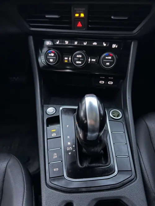 Volkswagen Jetta 2021 R line