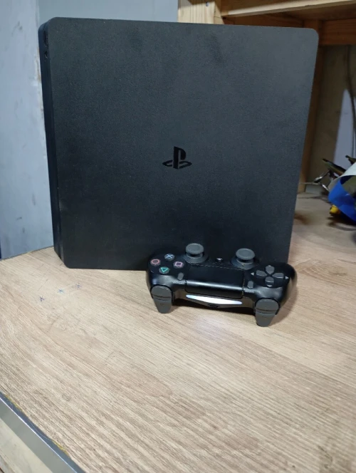 Ps4 slim 1TB version 11.02