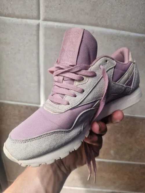 للبيع: حذاء Reebok Classic Nylon (نسائي) - أصلي 100%