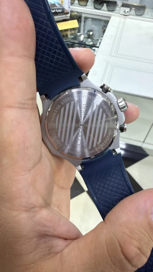 Montre cerruti en bon etat avec boite et sa boite et sous garantie r