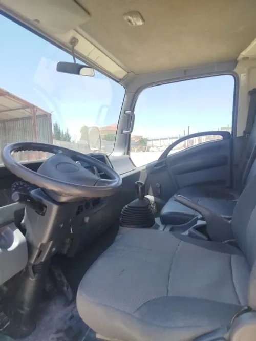 Isuzu NPR71 2011