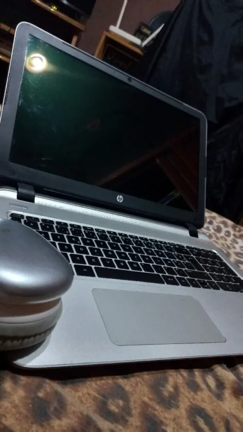 Ordinateur portable est un modèle HP Envy 15