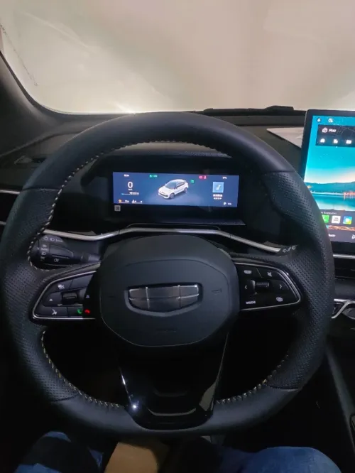 Geely Coolray 2026 Touts options