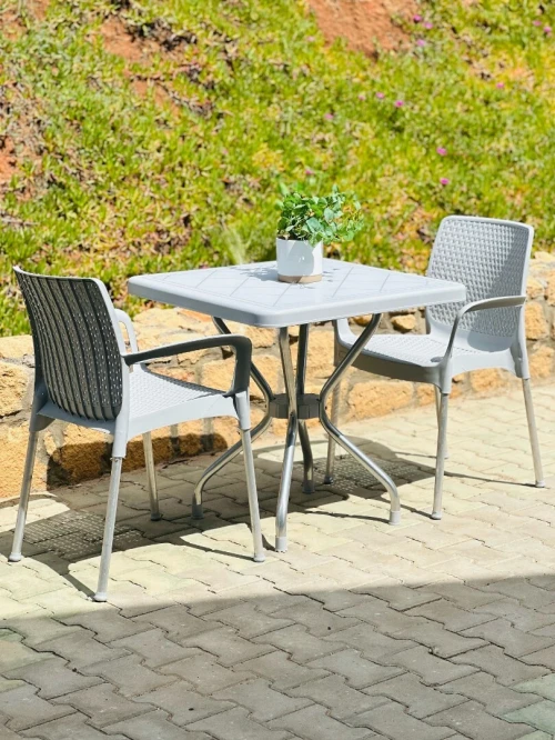 Chaise en plastique