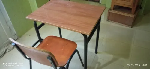 Table scolaire avec chaise 