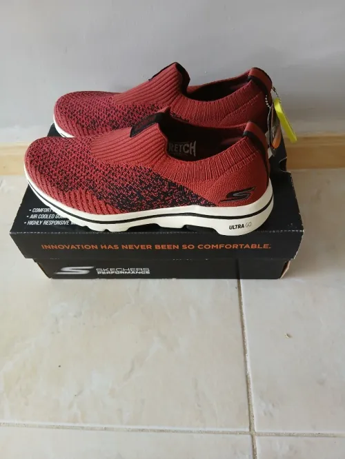 SKECHERS GO WALK 5 POINTURE 42