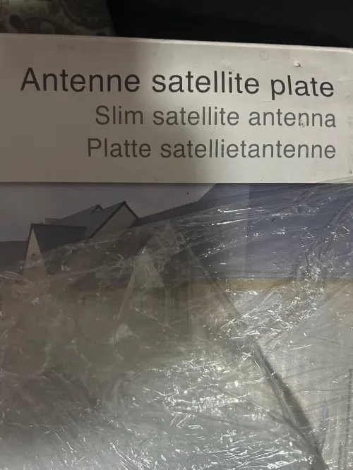 Antenne satellite plate