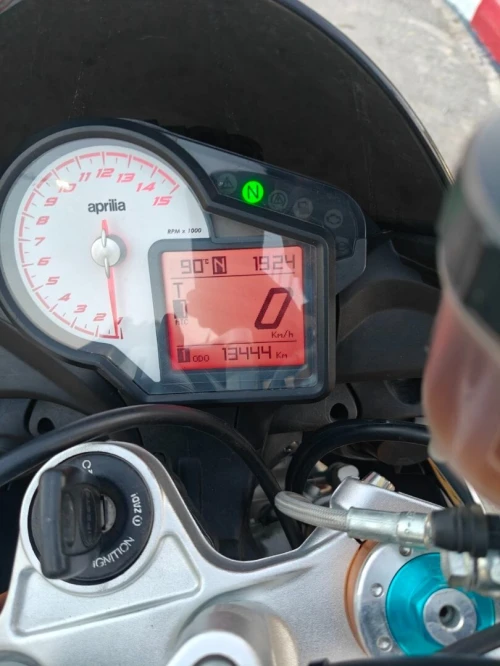 Aprilia Tuono v4 2016