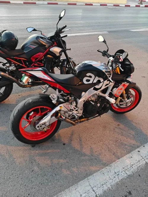 Aprilia Tuono v4 2016