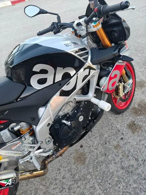 Aprilia Tuono v4 2016