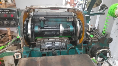 Machine d'impression et decoupe d'étiquettes