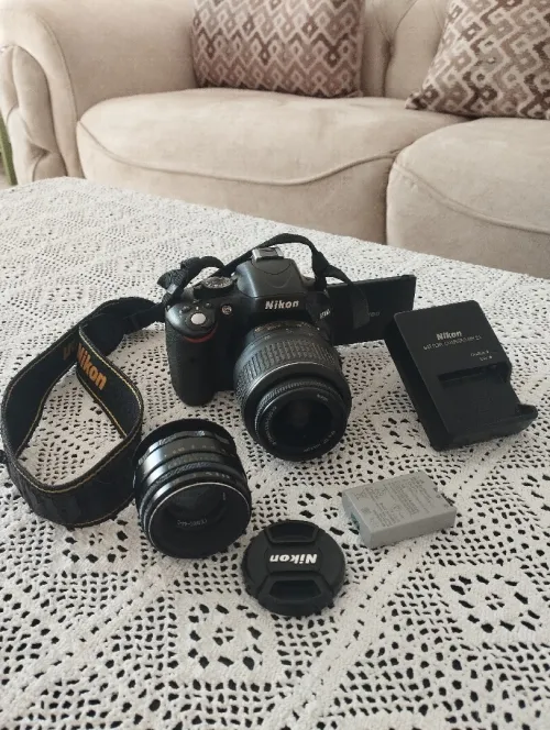 Nikon D5100, Avec accessoires