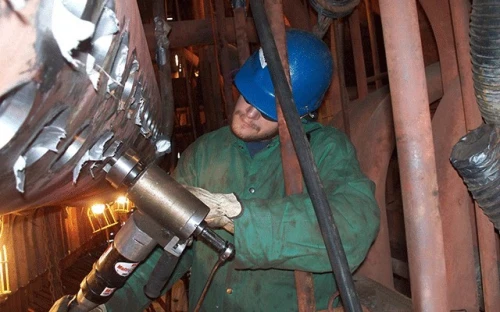 Maintenance Et Réparation De Chaudière Industrielle À Vapeur