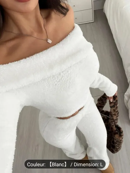 Ensemble blanc doux et moelleux qui évoque l'élégance