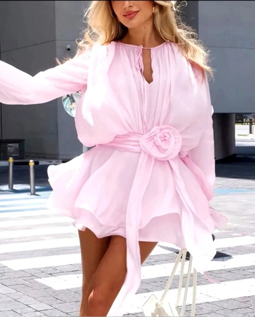 Mini robe ou liquette blanche douce et magnifique style Français