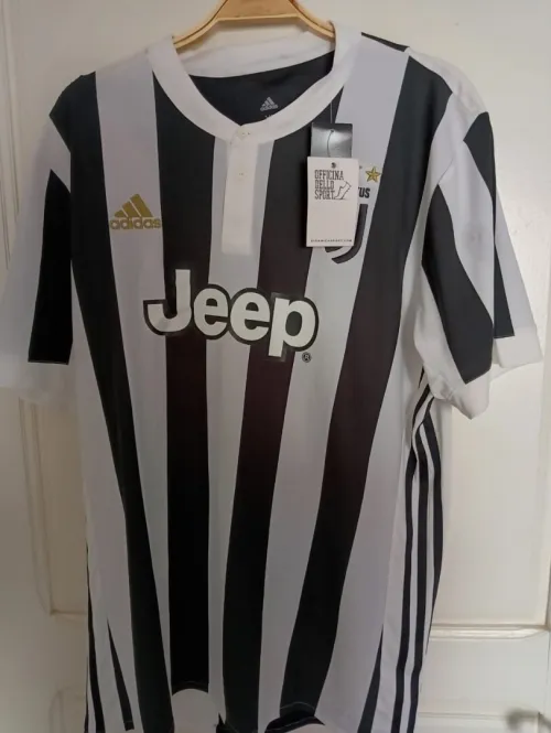 Lot de maillots de sport et T-shirts en gros