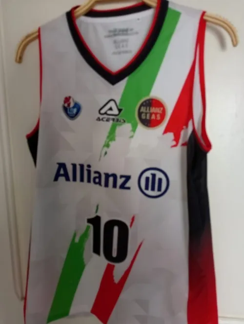 Lot de maillots de sport et T-shirts en gros