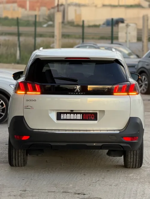 Peugeot 5008 2022 