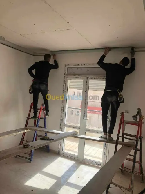  الديكور الداخلي للبيوت و العمارات و كذا كل اشغال الطلاء و الجبس و البلاكو بلاترن .  
