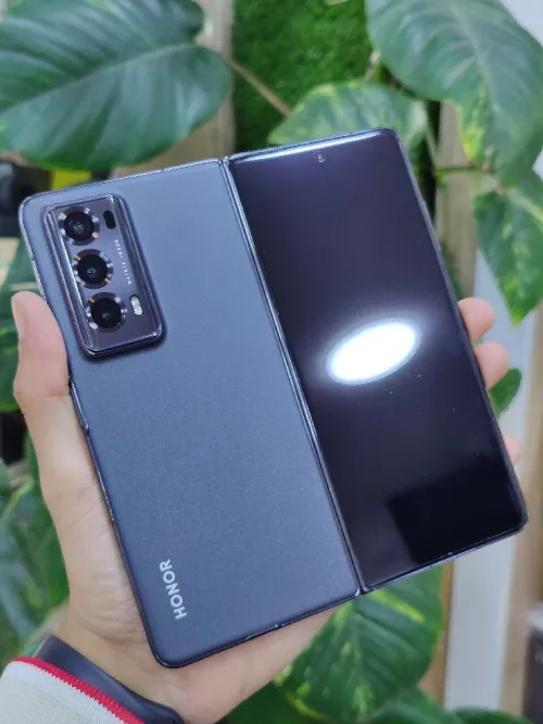 Honor Magic V2