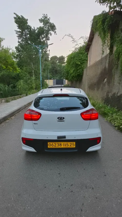 Kia Rio 5 portes 2015 Funny Facelift 