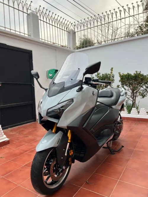 Yamaha Tmax 2025