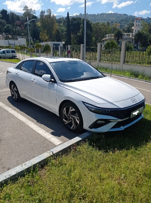 Hyundai ELANTRA 2025 Luxury