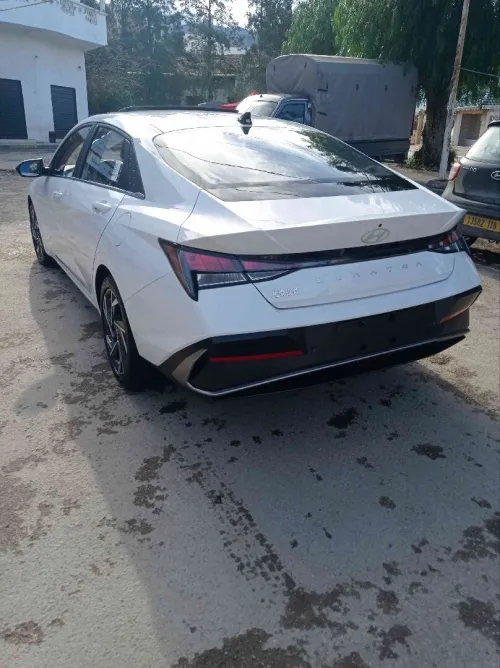 Hyundai ELANTRA 2025 Luxury