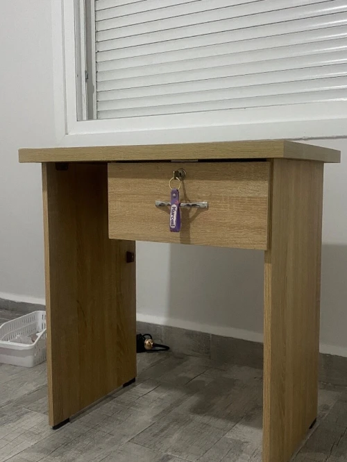 Bureau pour enfant avec un tiroir 