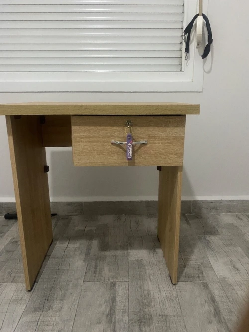 Bureau pour enfant avec un tiroir 