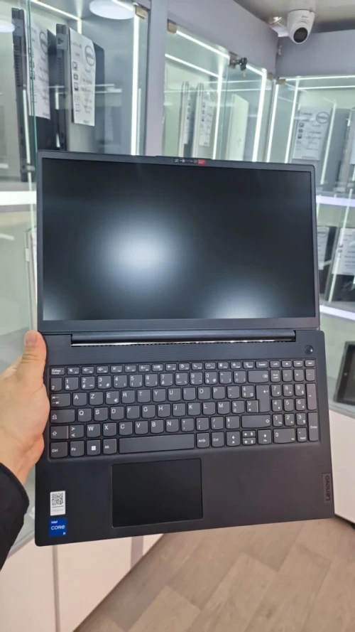 Lenovo v15 / i5 13420H / 08GB /512GB / AZERTY / ECRANT 15.6 POUCE FHD IPS