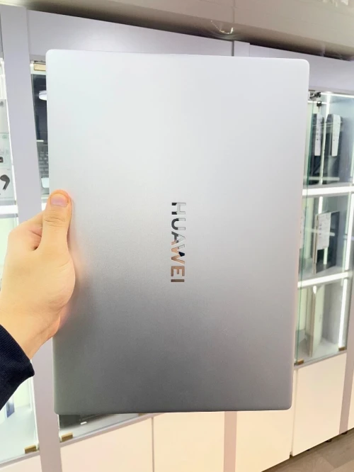 HUAWEI MATEBOOK D16 / i5 12450H / 16GB / 512GB / ecrant  16 pouce FHD IPS