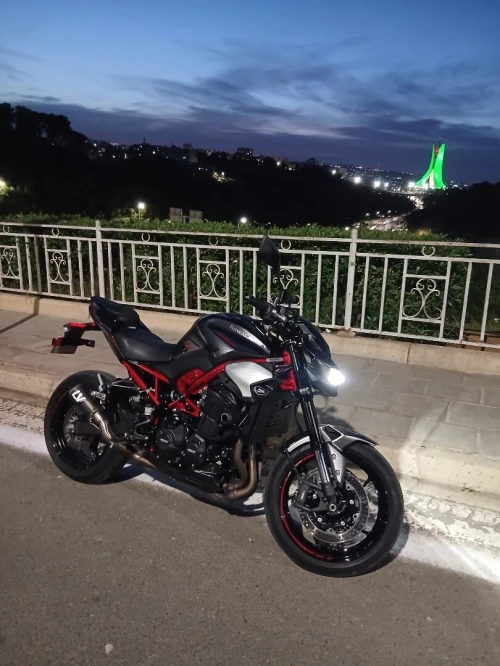 Kawazaki Z900 2025